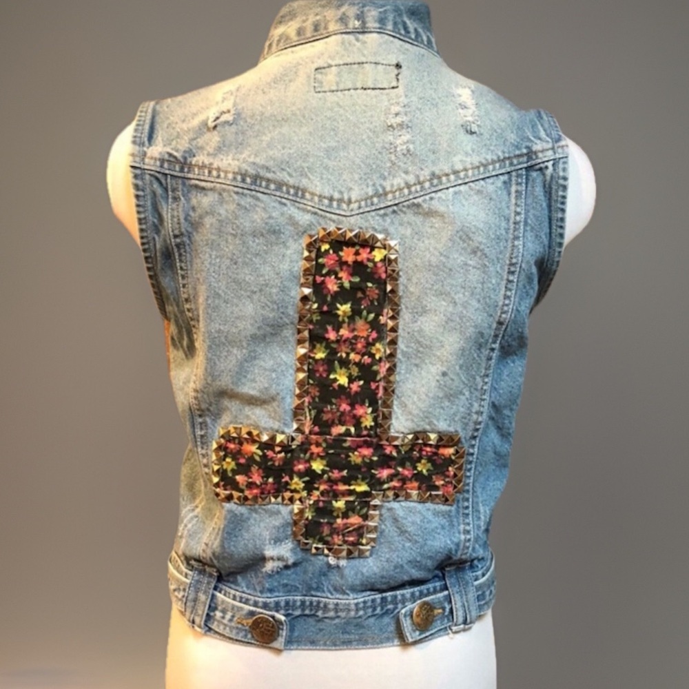 Hybrid Juniors L Distressed Studded Floral Cross Denim Vest Rocker Boho